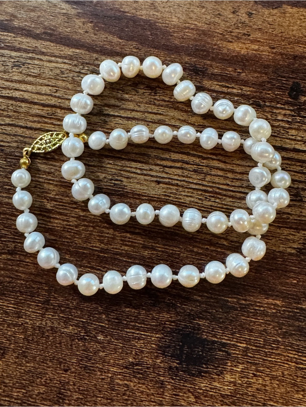 Women’s Classic Fresh Water Pearl Chocker Necklace with Gold Tone Clasp